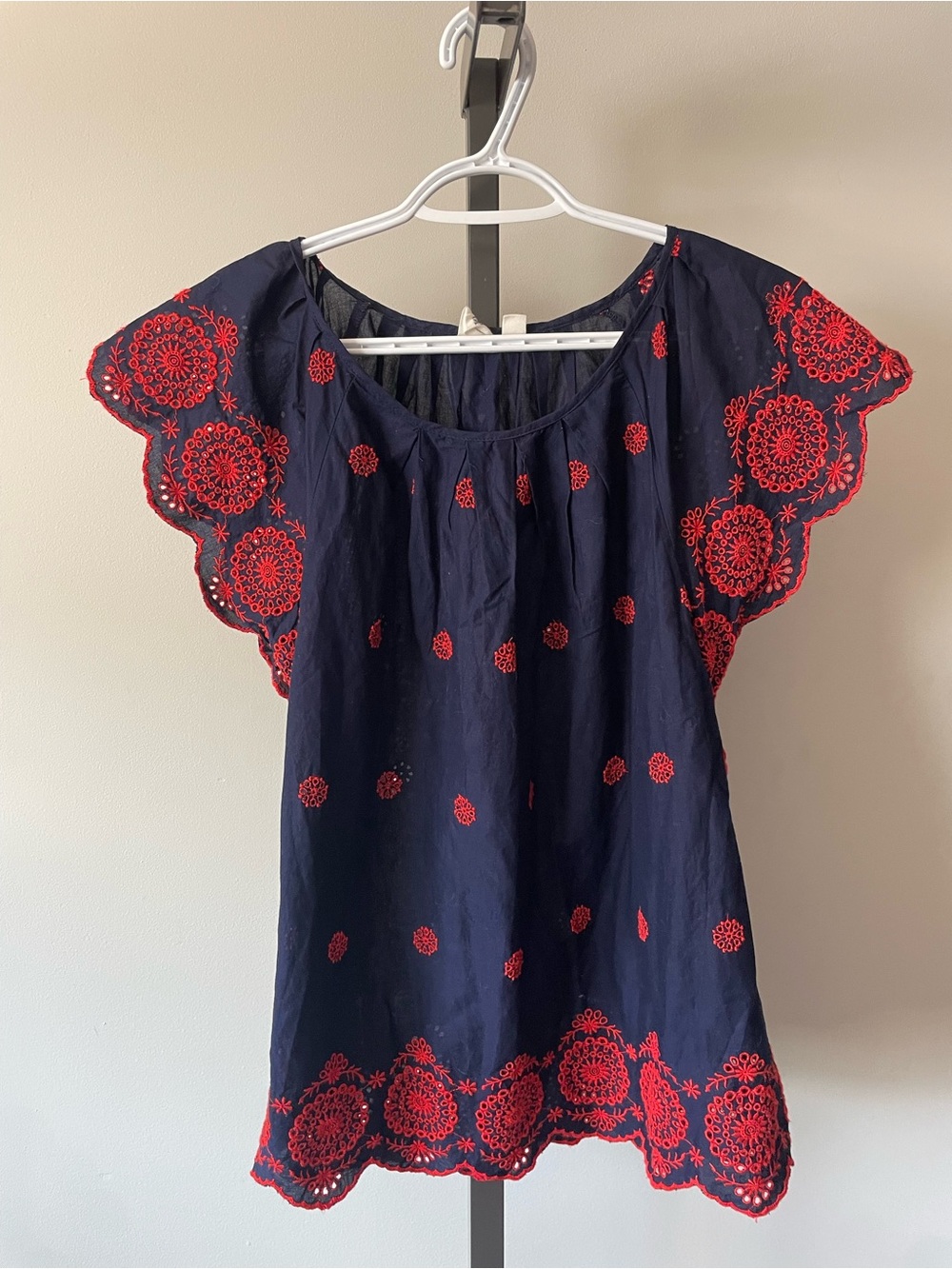 GAP Embroidered Eyelet Flutter Sleeve Boho Cottagecore Peasant Top Blouse